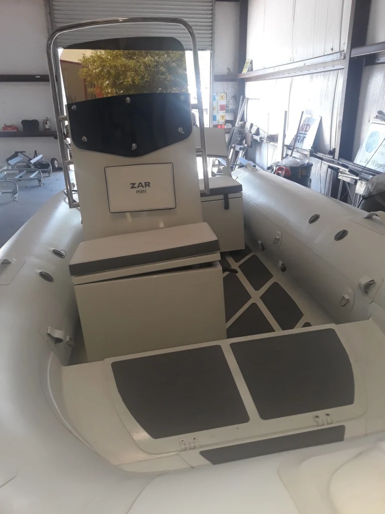 Zar Mini Rib 14 console and non-skid deck